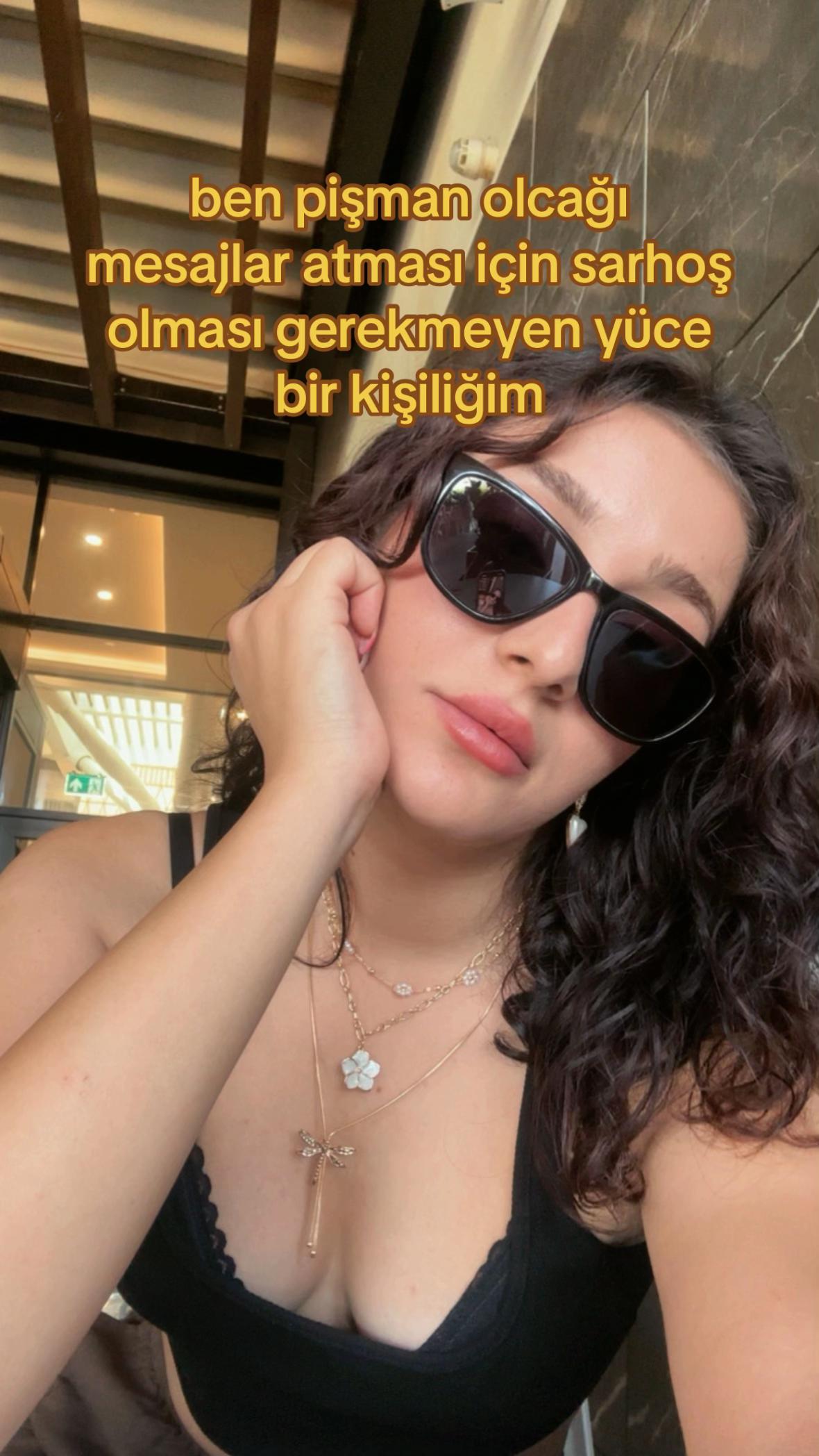 @&ouml;ylesine biri