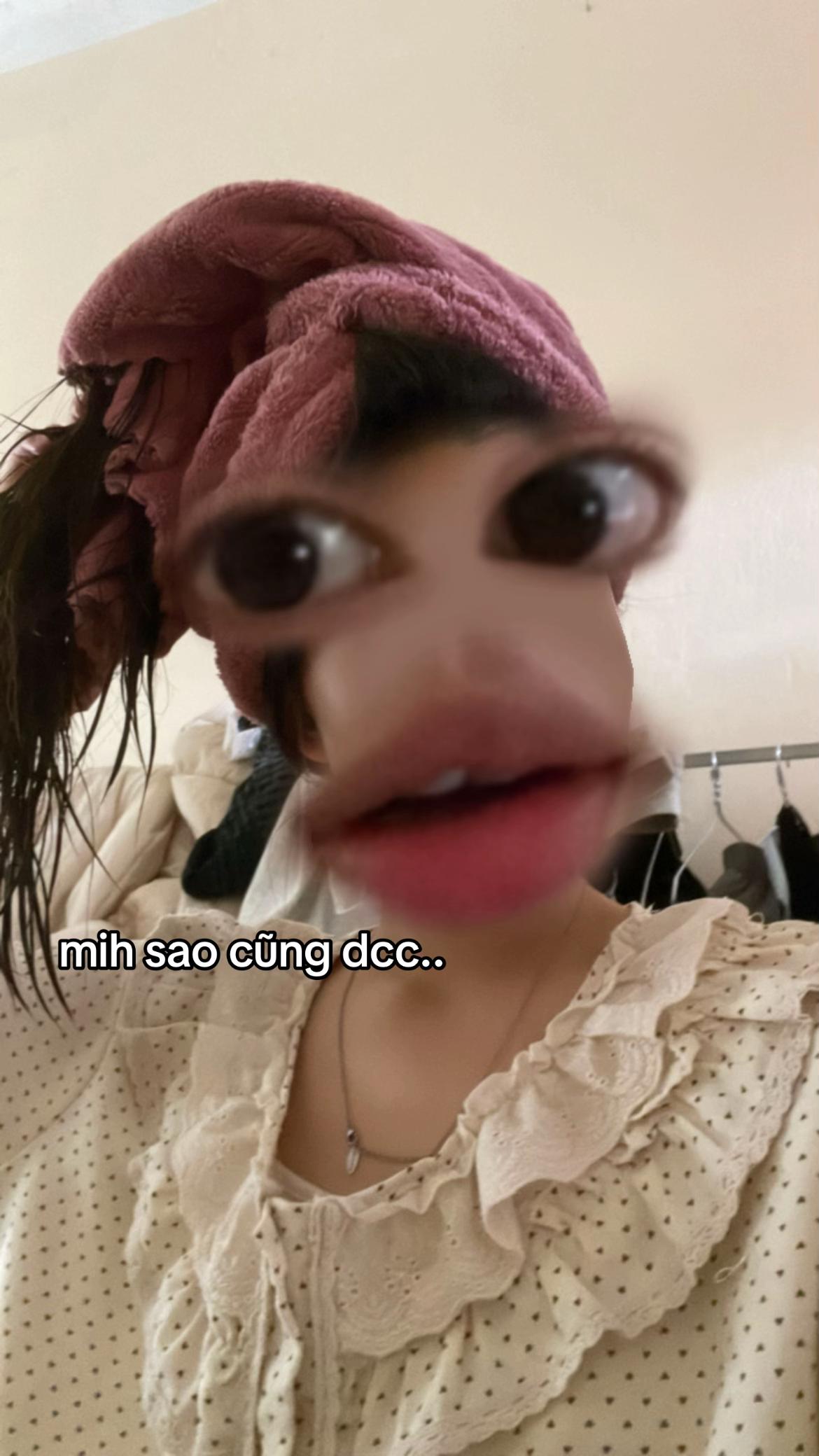 @hắt x&igrave; giả tạo !