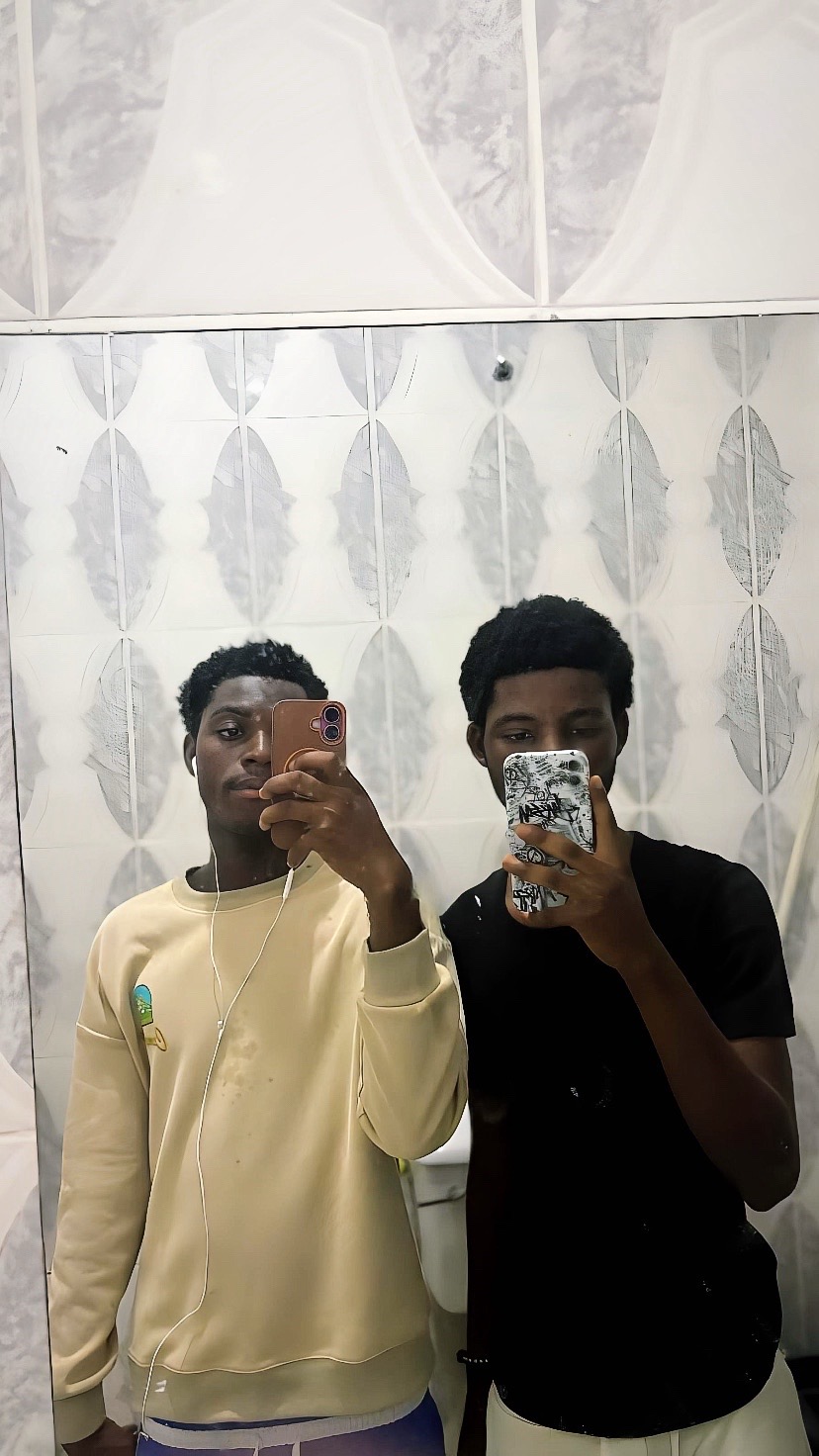 @U•G•L•Y 💔🚶♂️