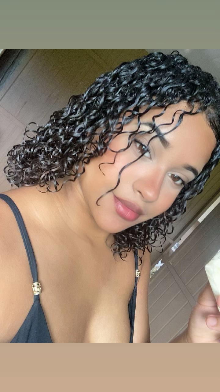 @carolainevitoria