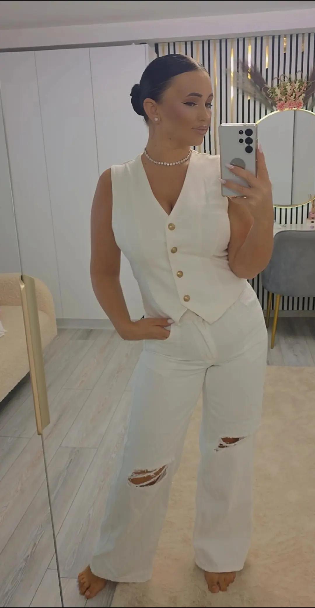@Adina93