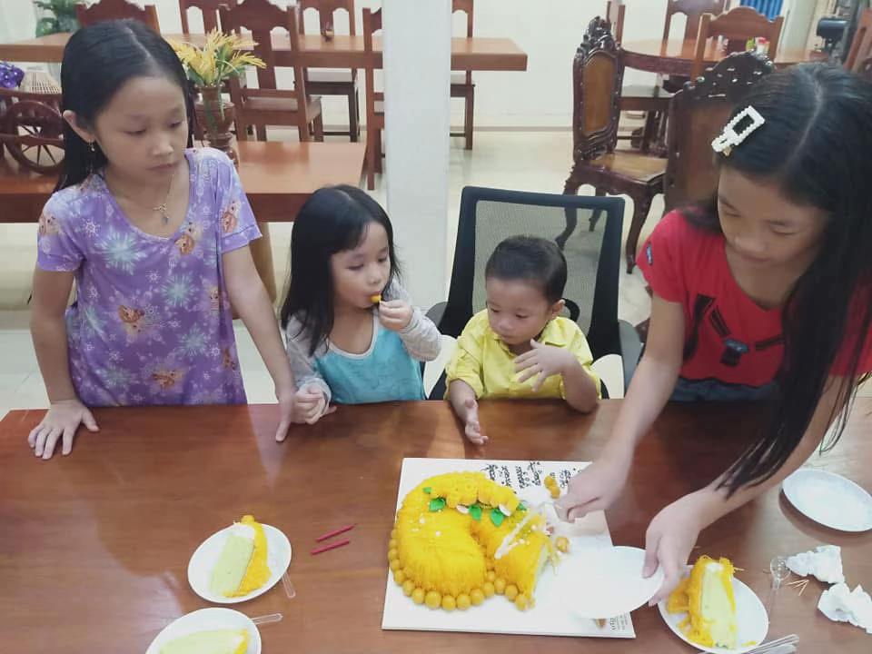 @Madam kmeng ម៉ាដាម ក្មេង