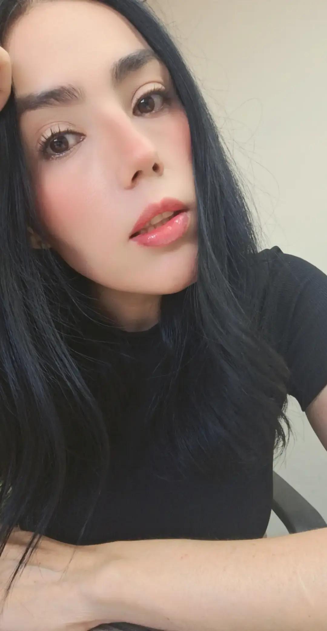 @>> DannieLa Olivarria <<
