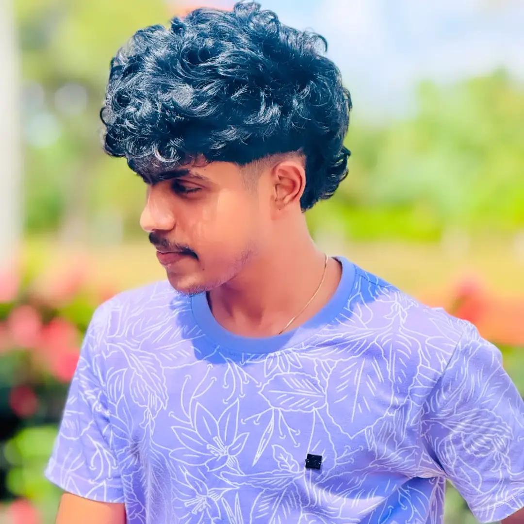 @SHANU BOY 🖤🎧