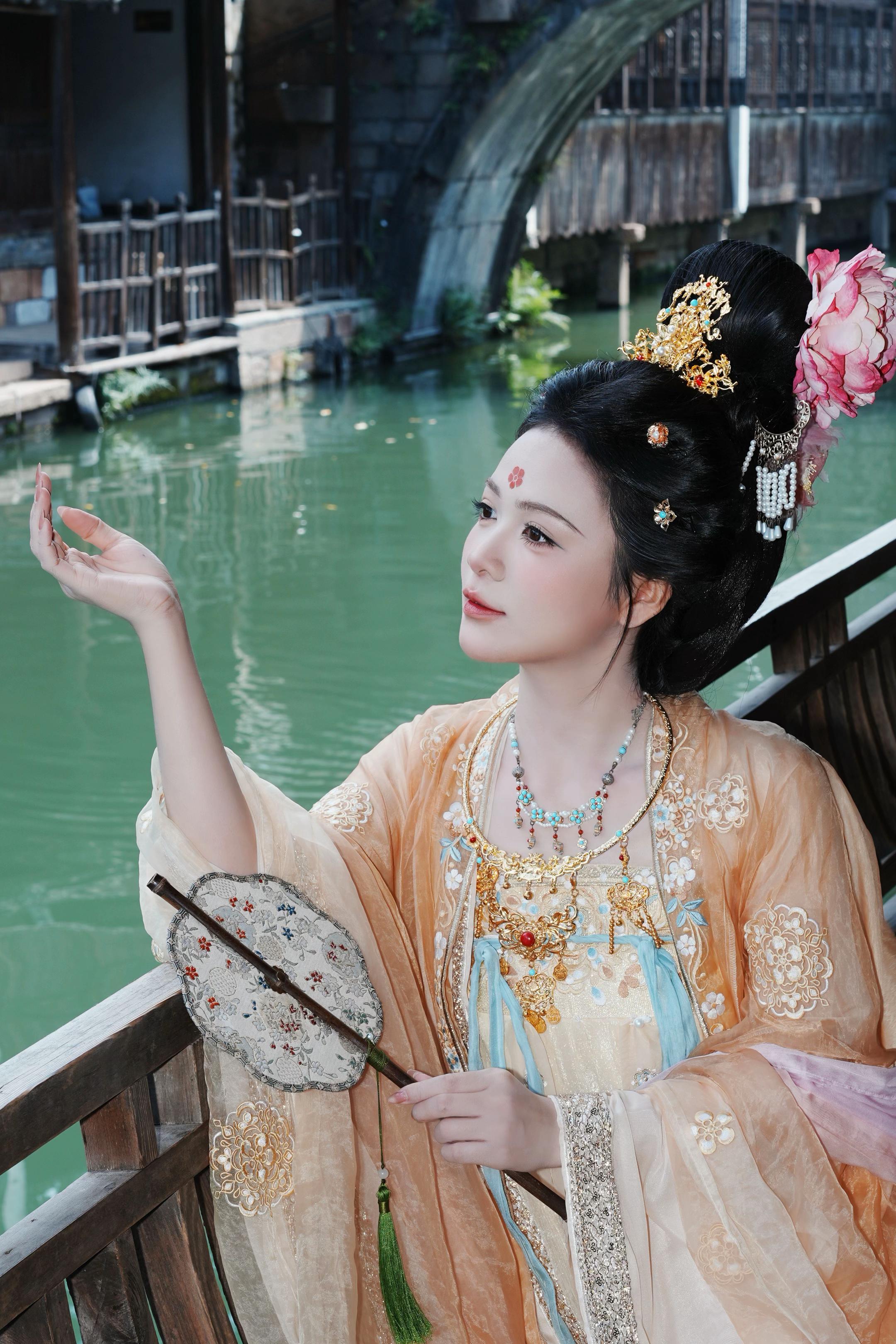 @Hoang Tra My