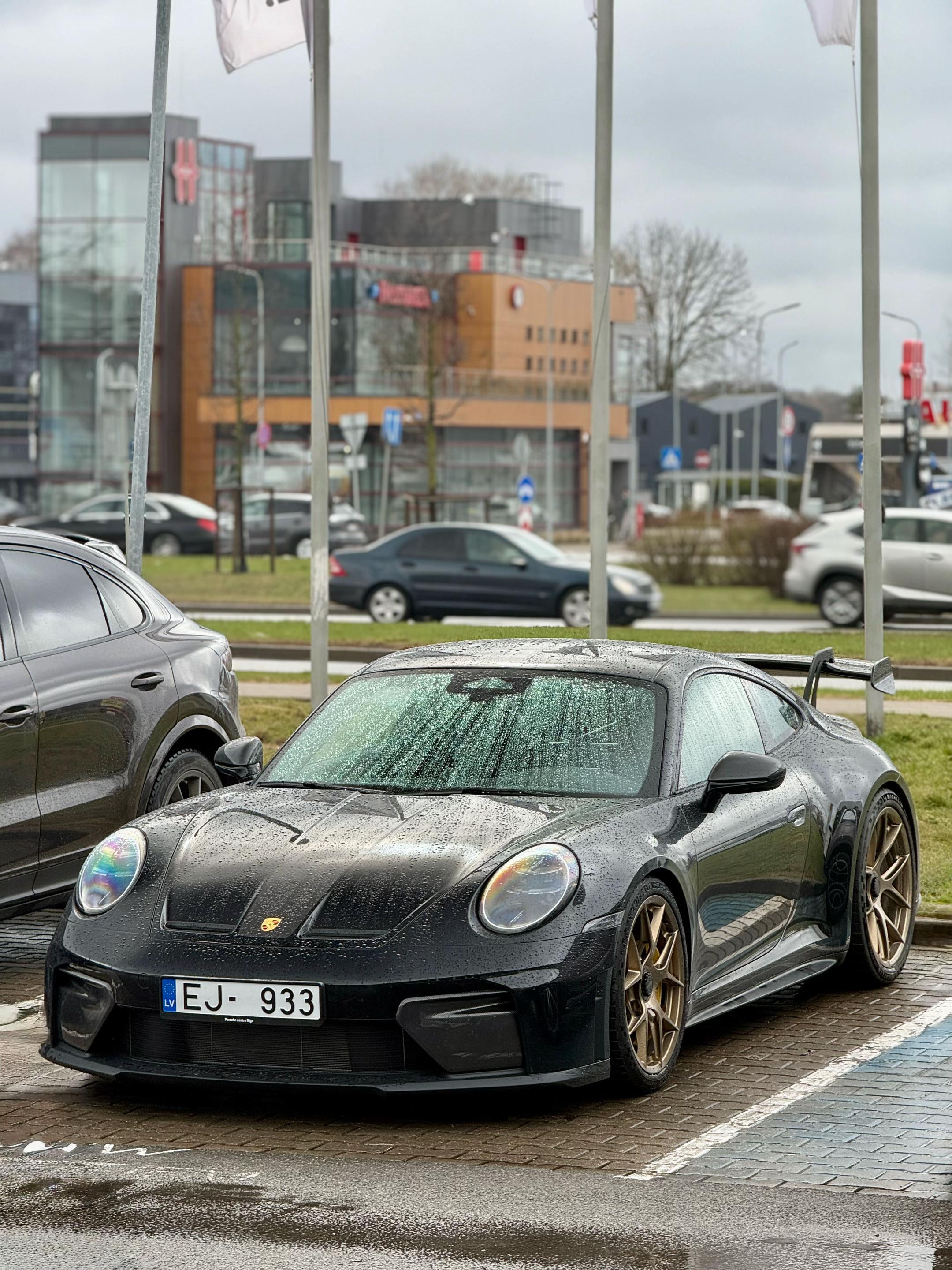 @🏎️