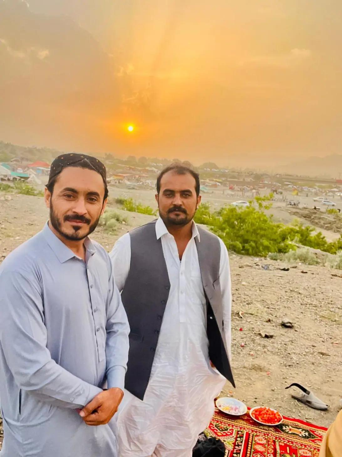 @juMa sheRaNi (_🙎_)