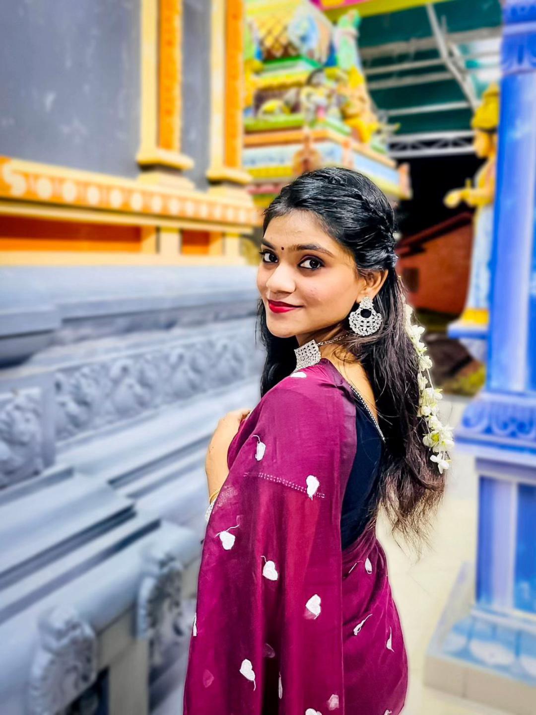 @yaashni_