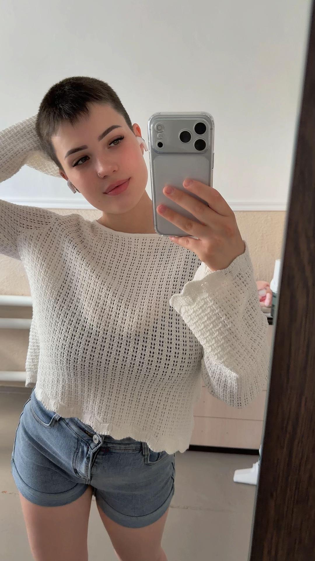 @girl with short hair 🫦