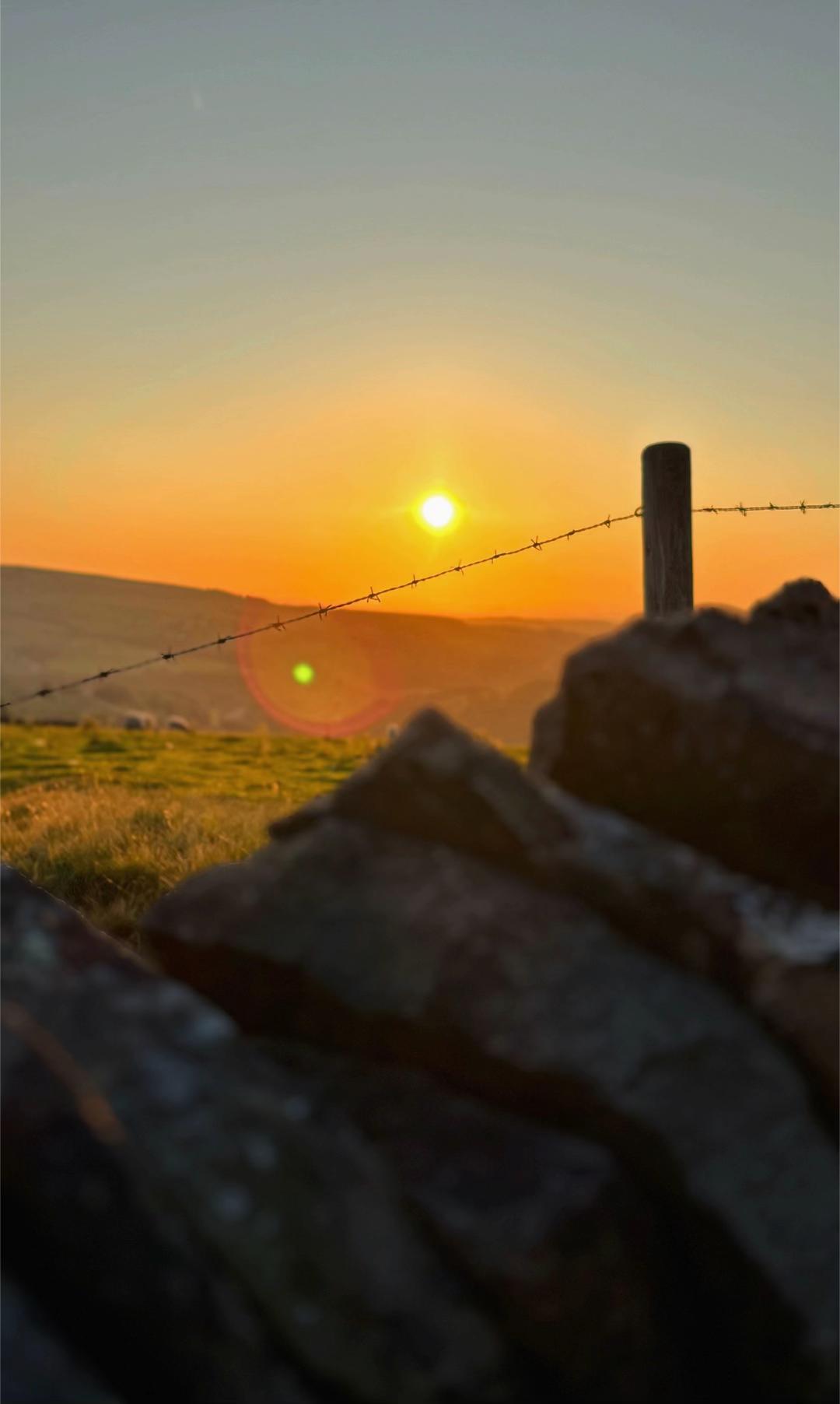 @AdamLinds - Hiking & Outdoors