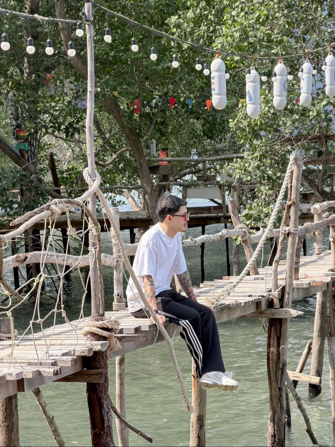 @คิว ฐากูร