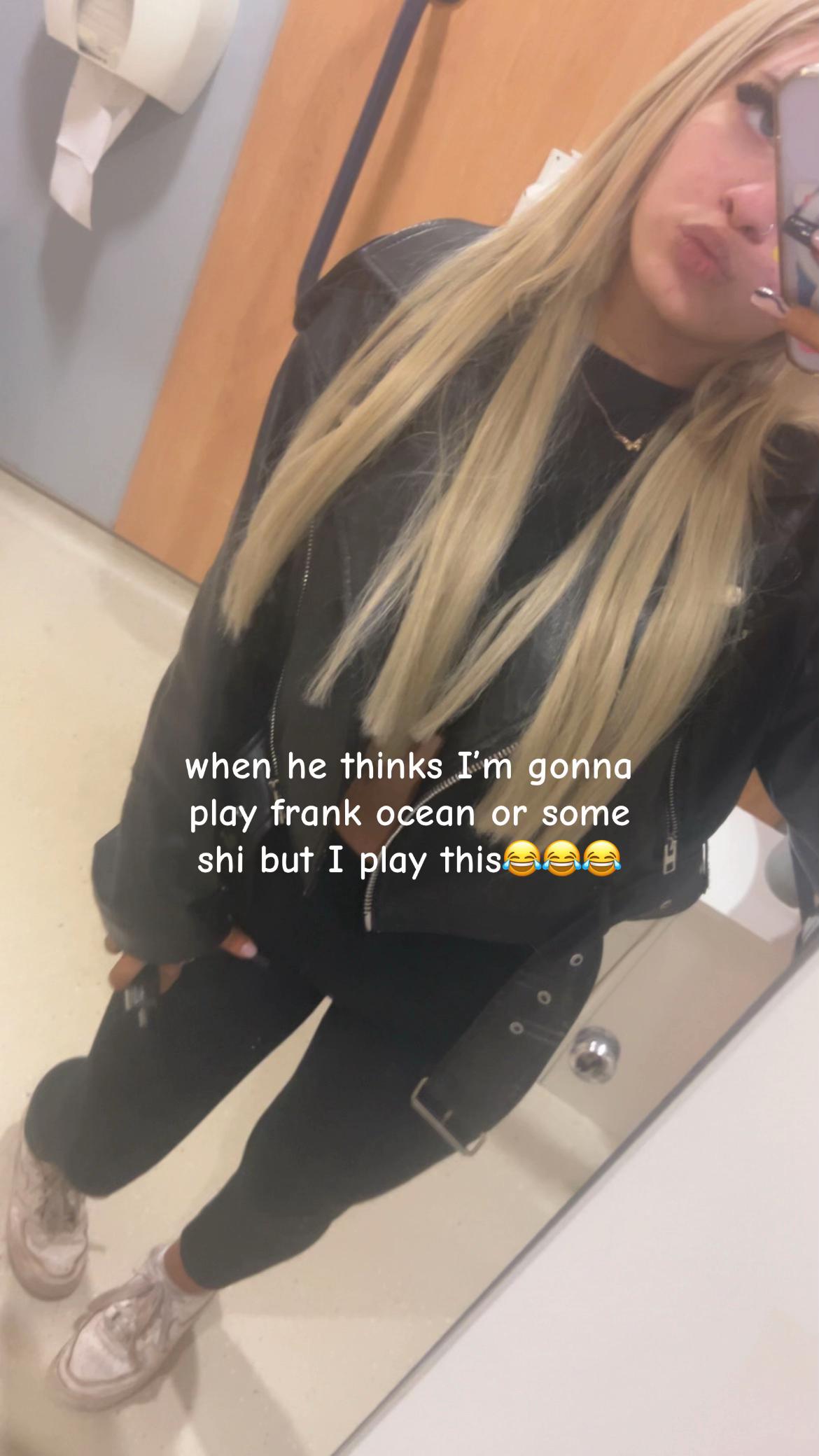 @….