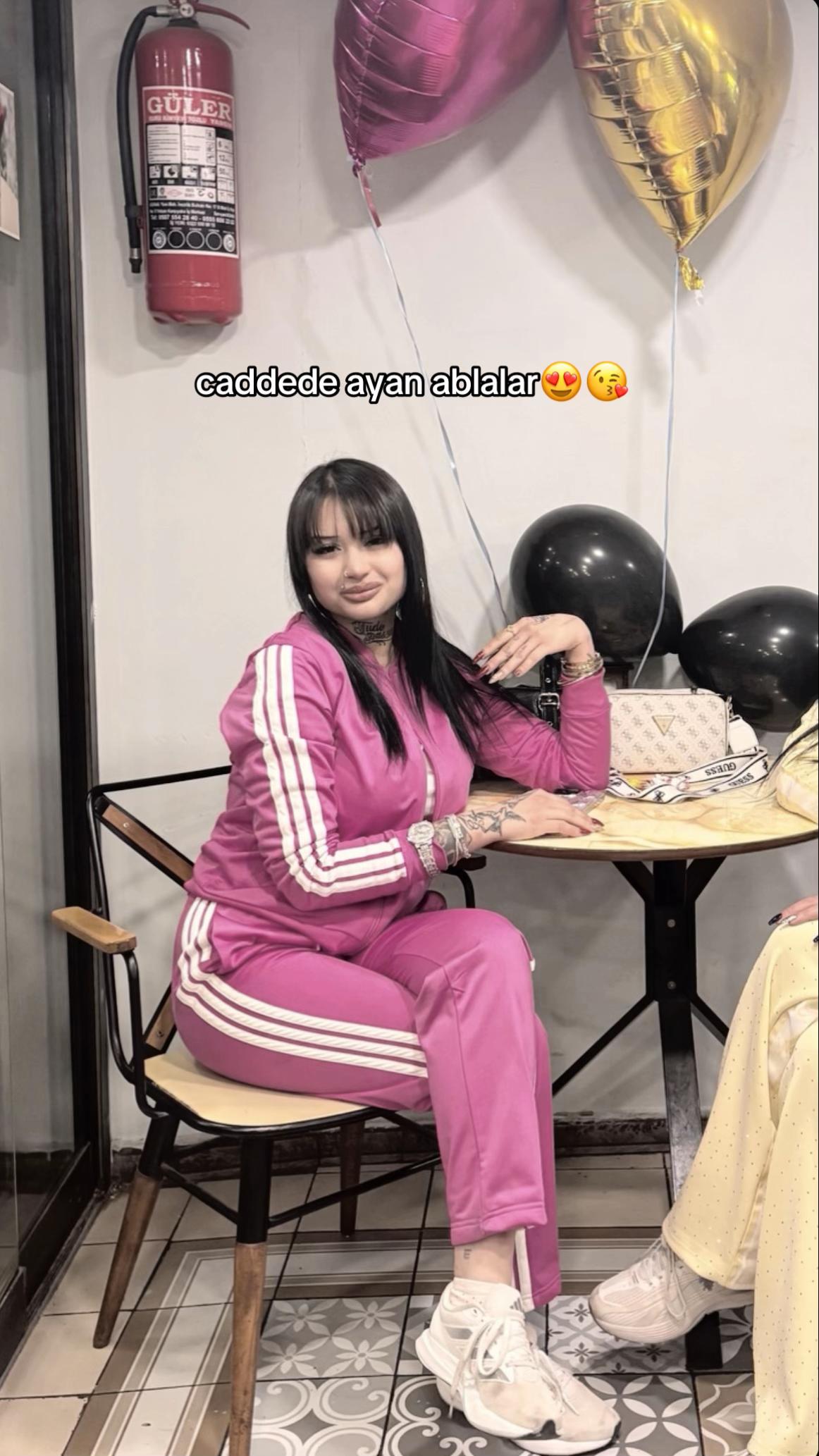 @𝒟