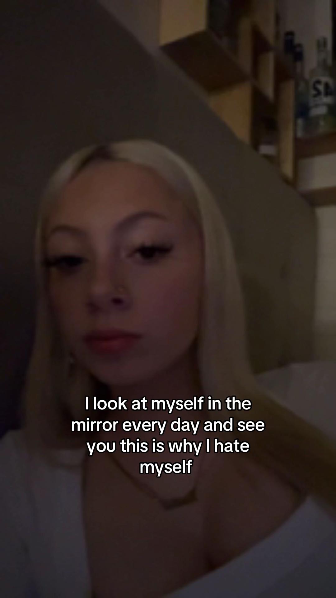 @•