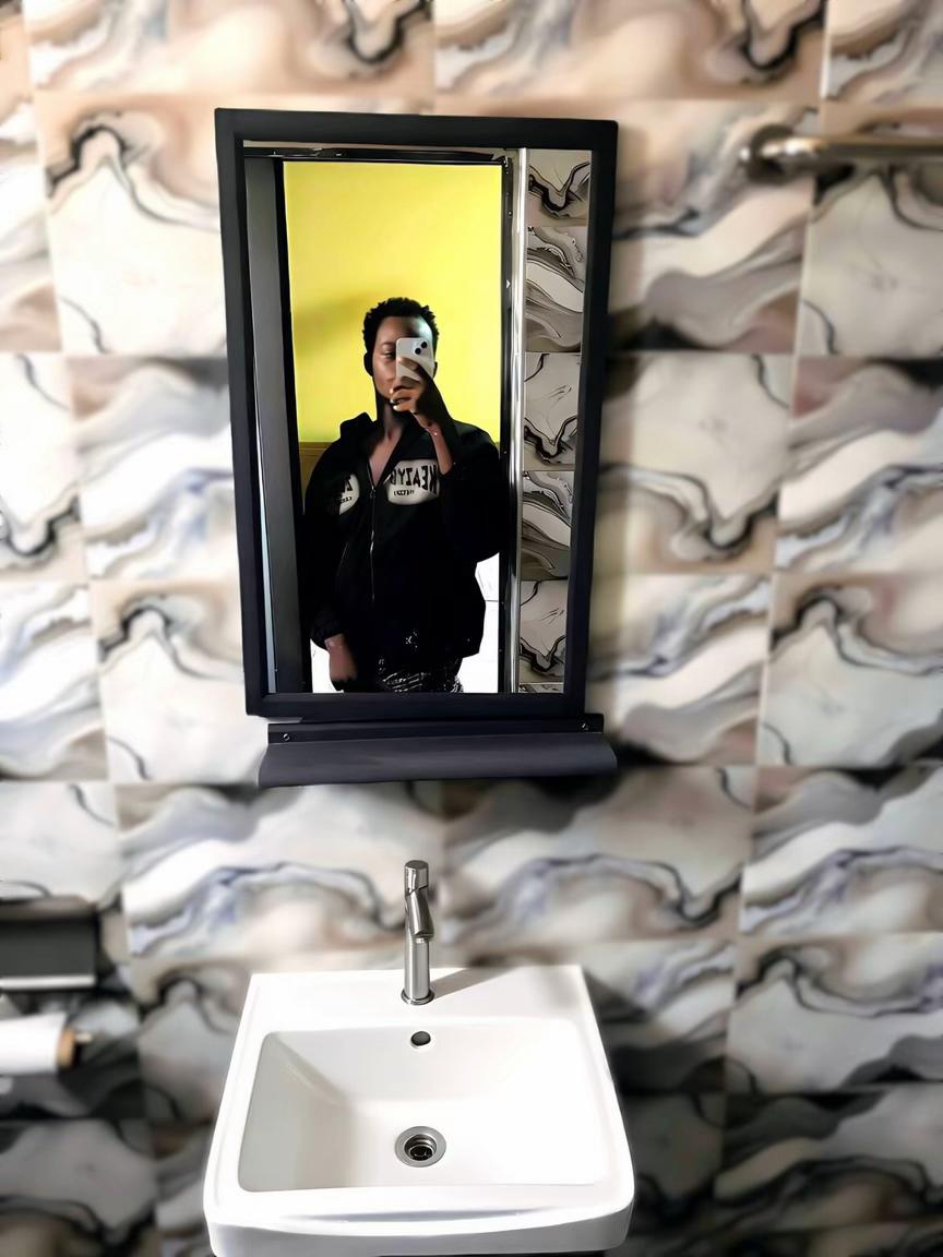 @👻