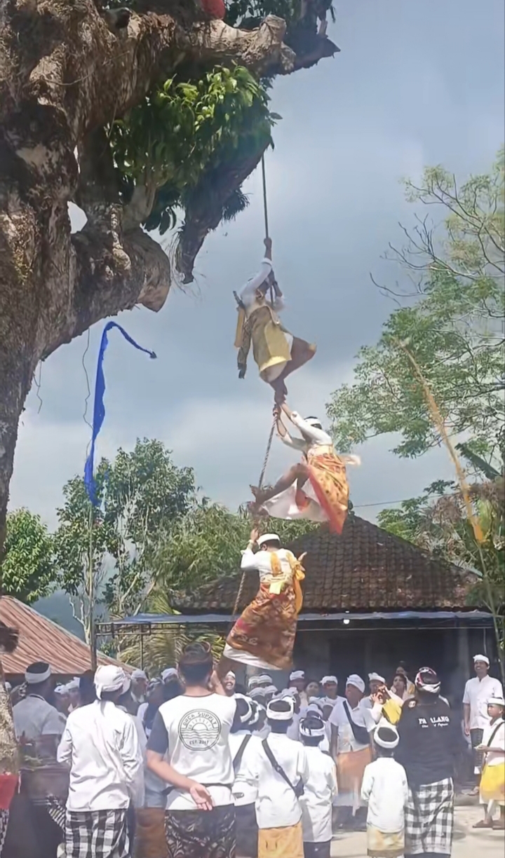 @Bali Customs