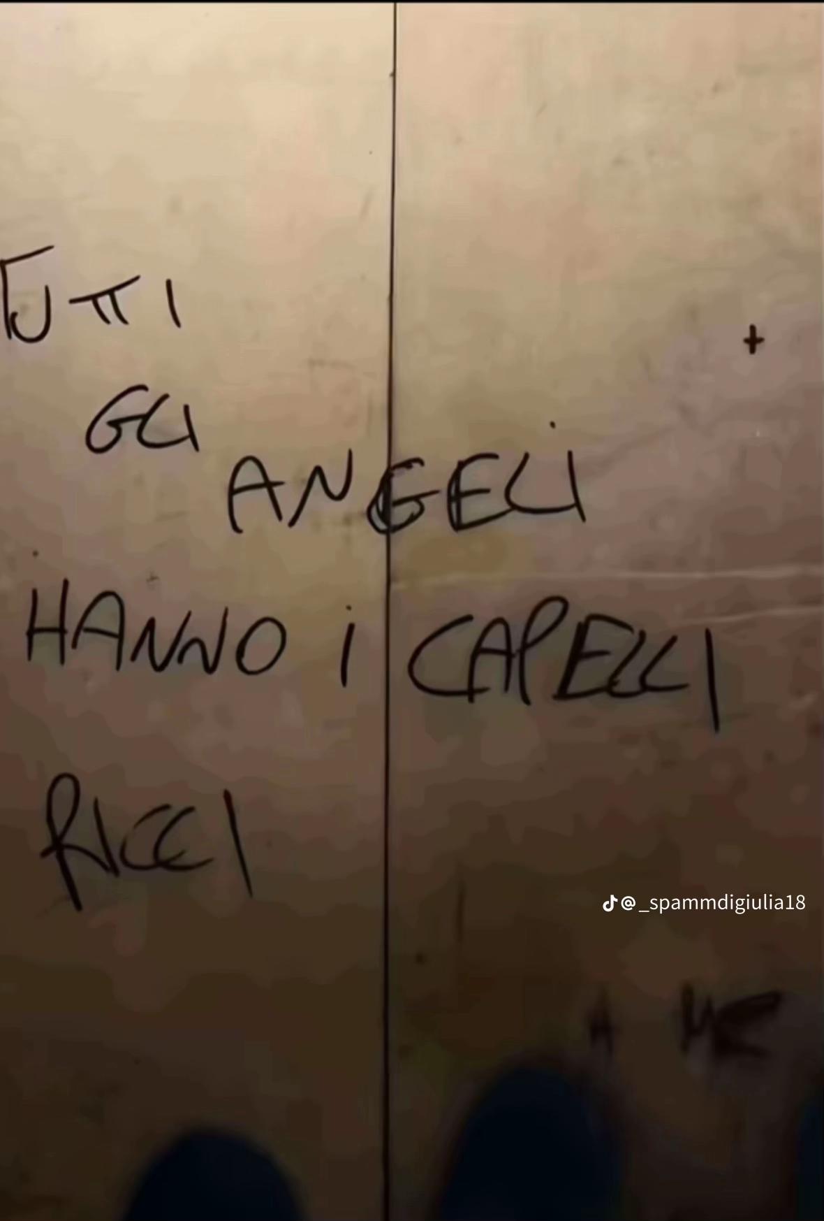 @martina_