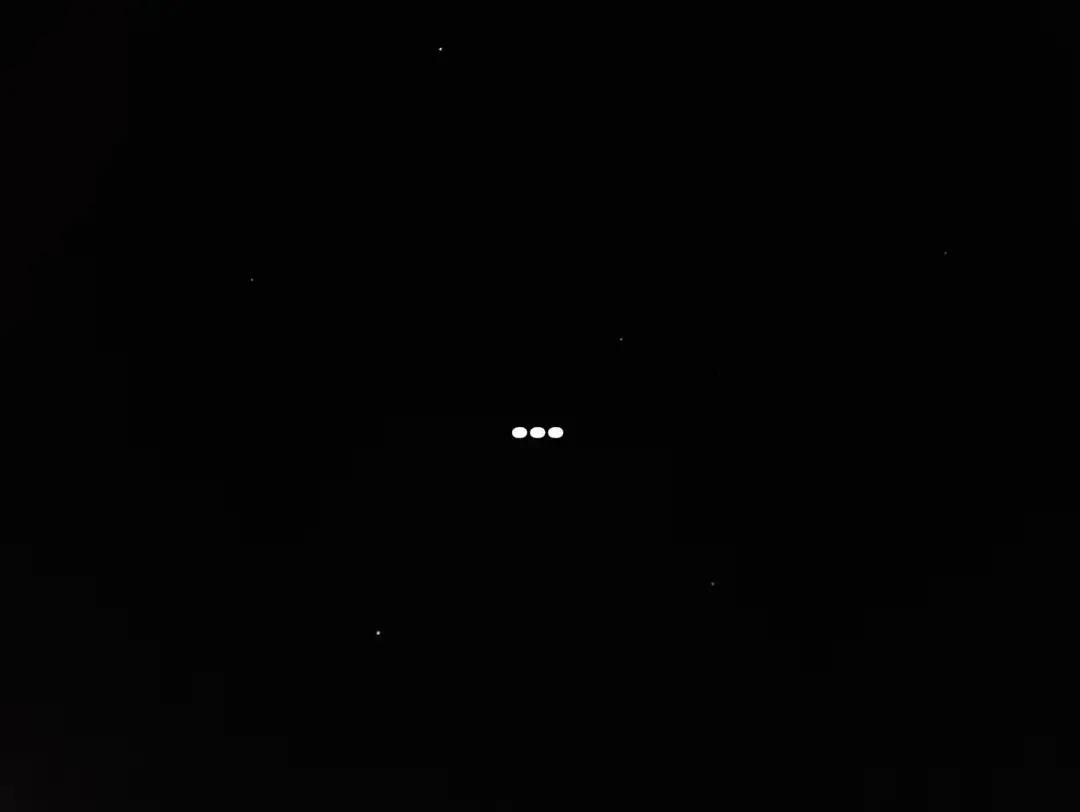 @༒