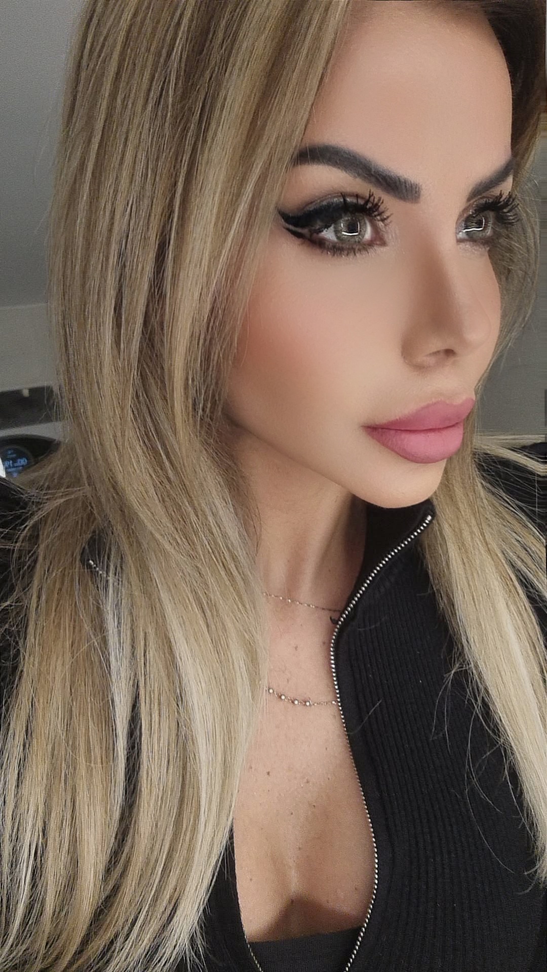 @Luna