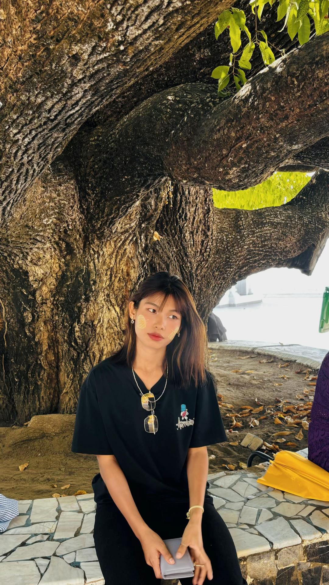 @Yoon Wa Di Hlaing - ရှလွတ်