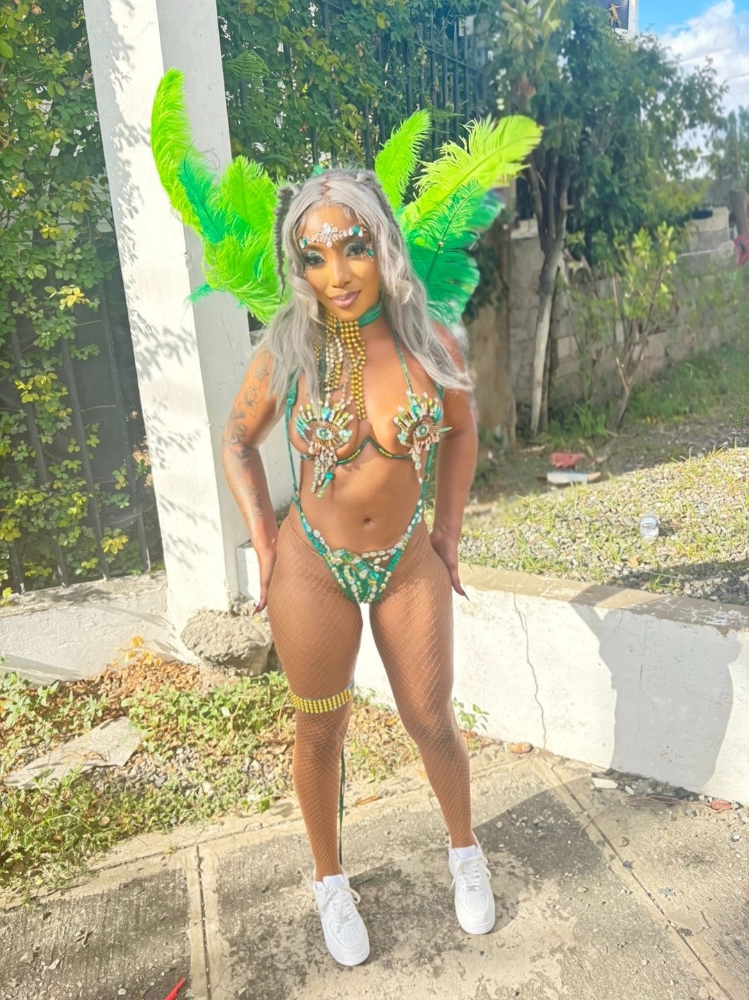@HILLARY BANKS||Content Creator