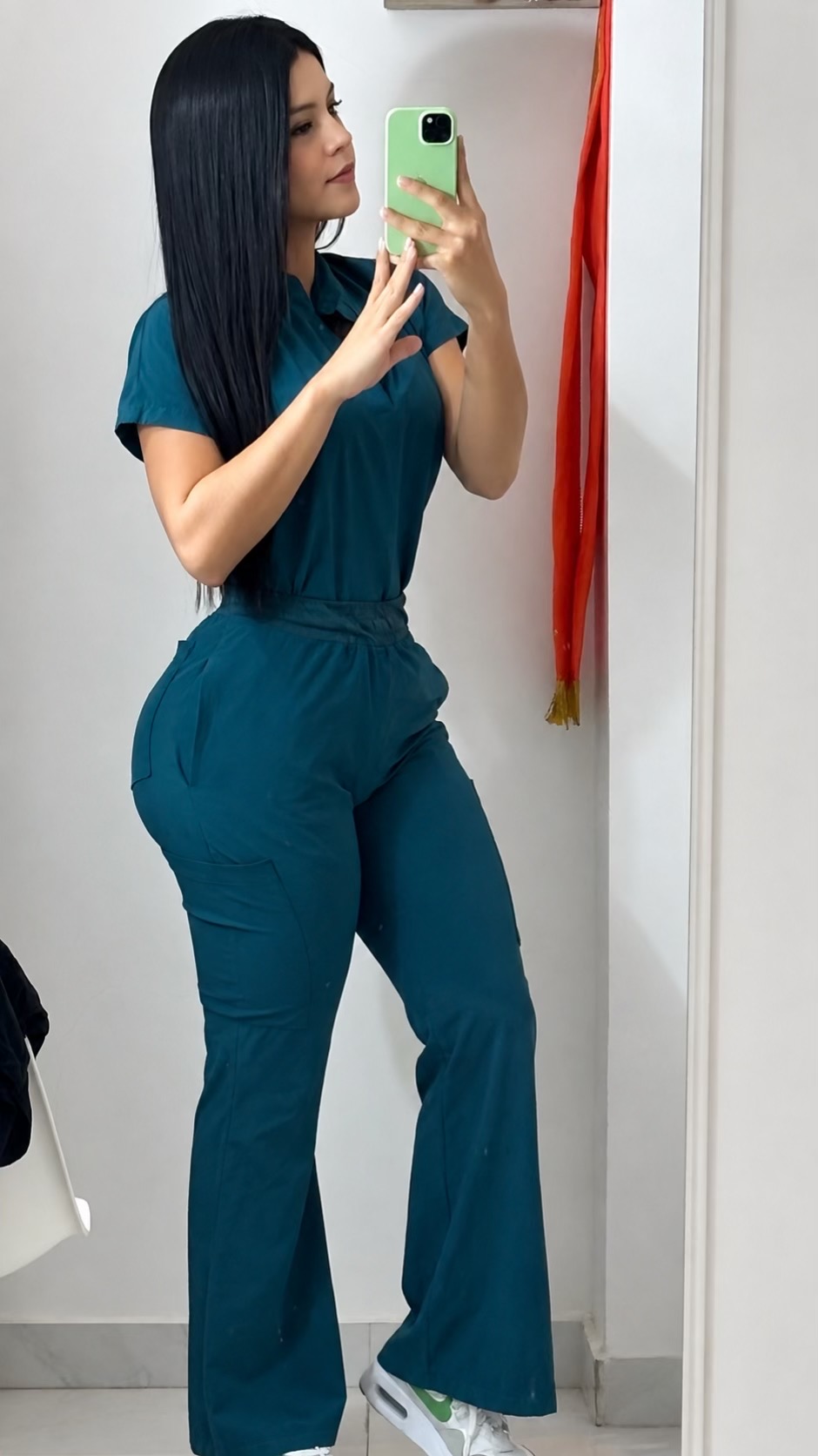 @alisloor14_