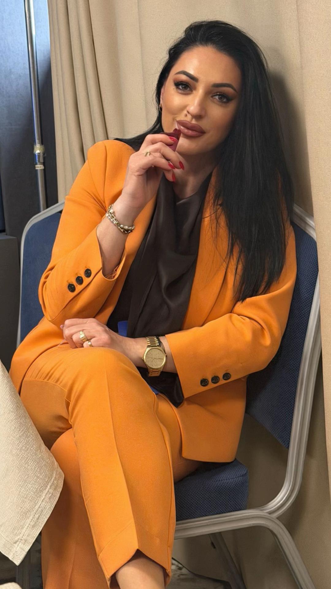@adelinash1