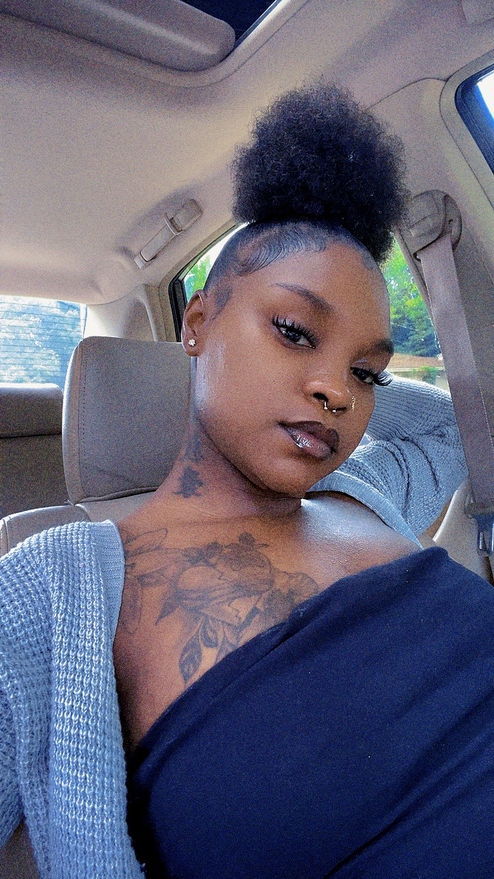 @QueenD🌈♉️