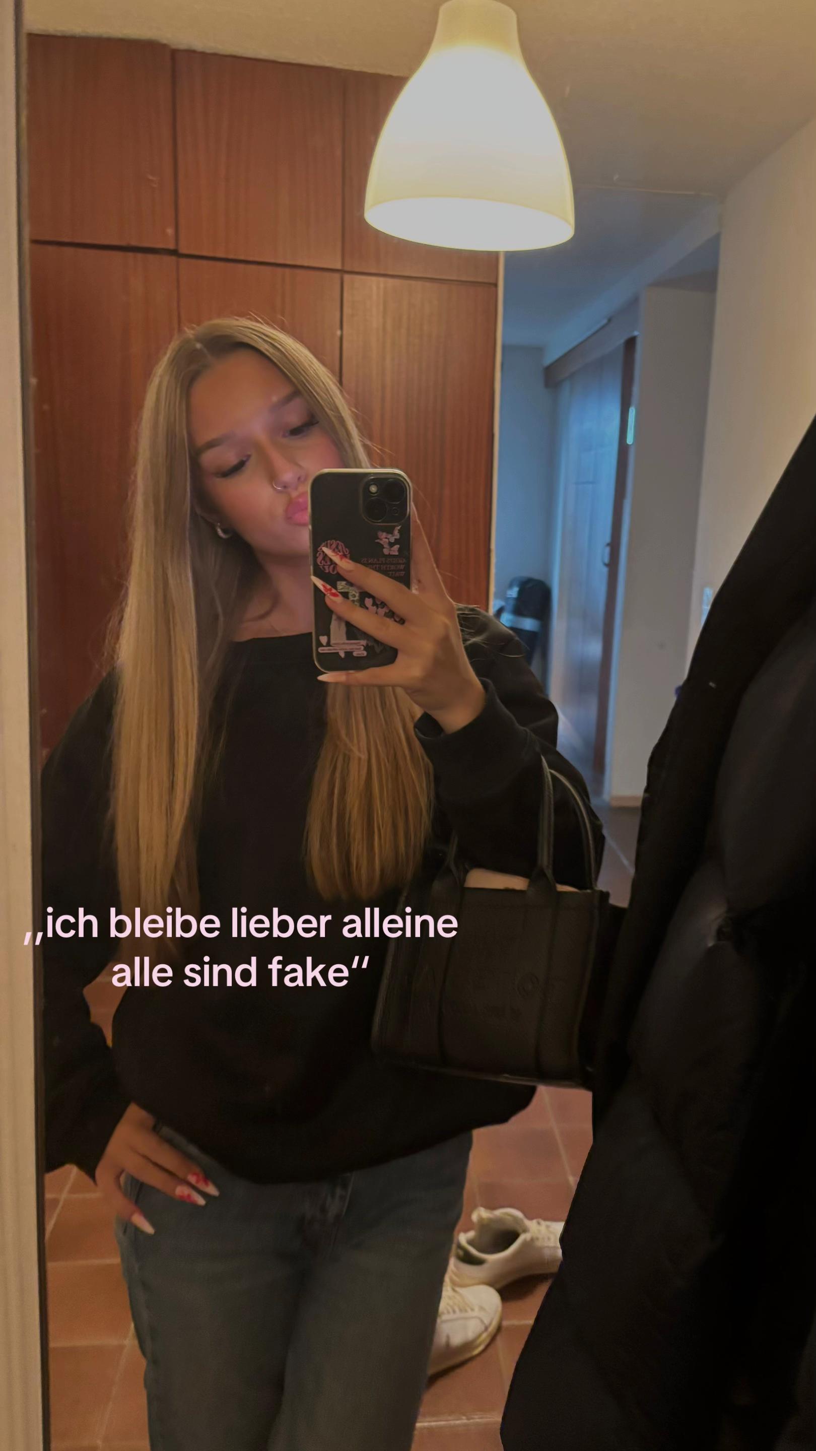 @𝔦𝔰𝔞𝔟𝔢𝔩𝔩𝔞