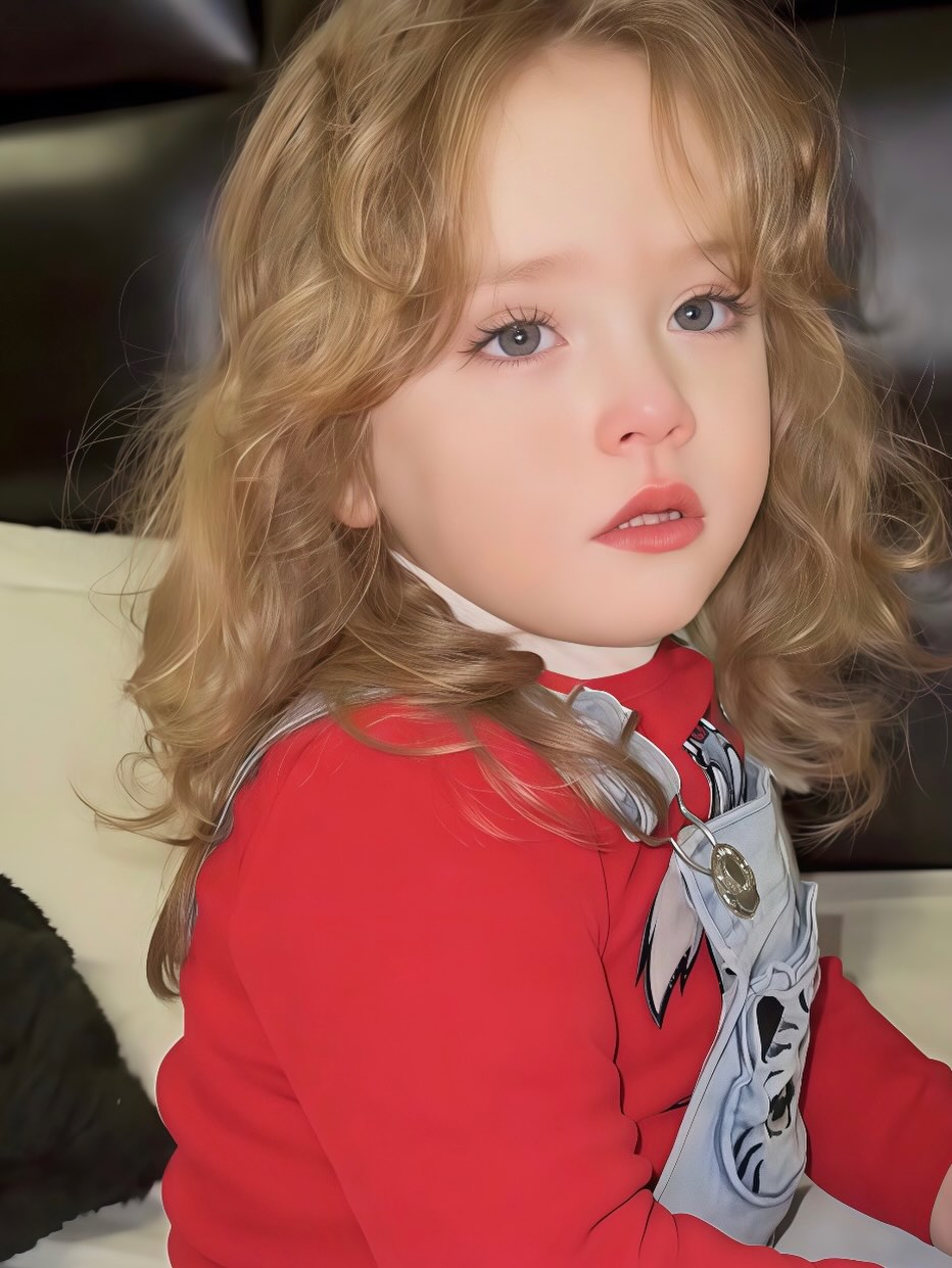 @("Cute baby") 🇨🇦