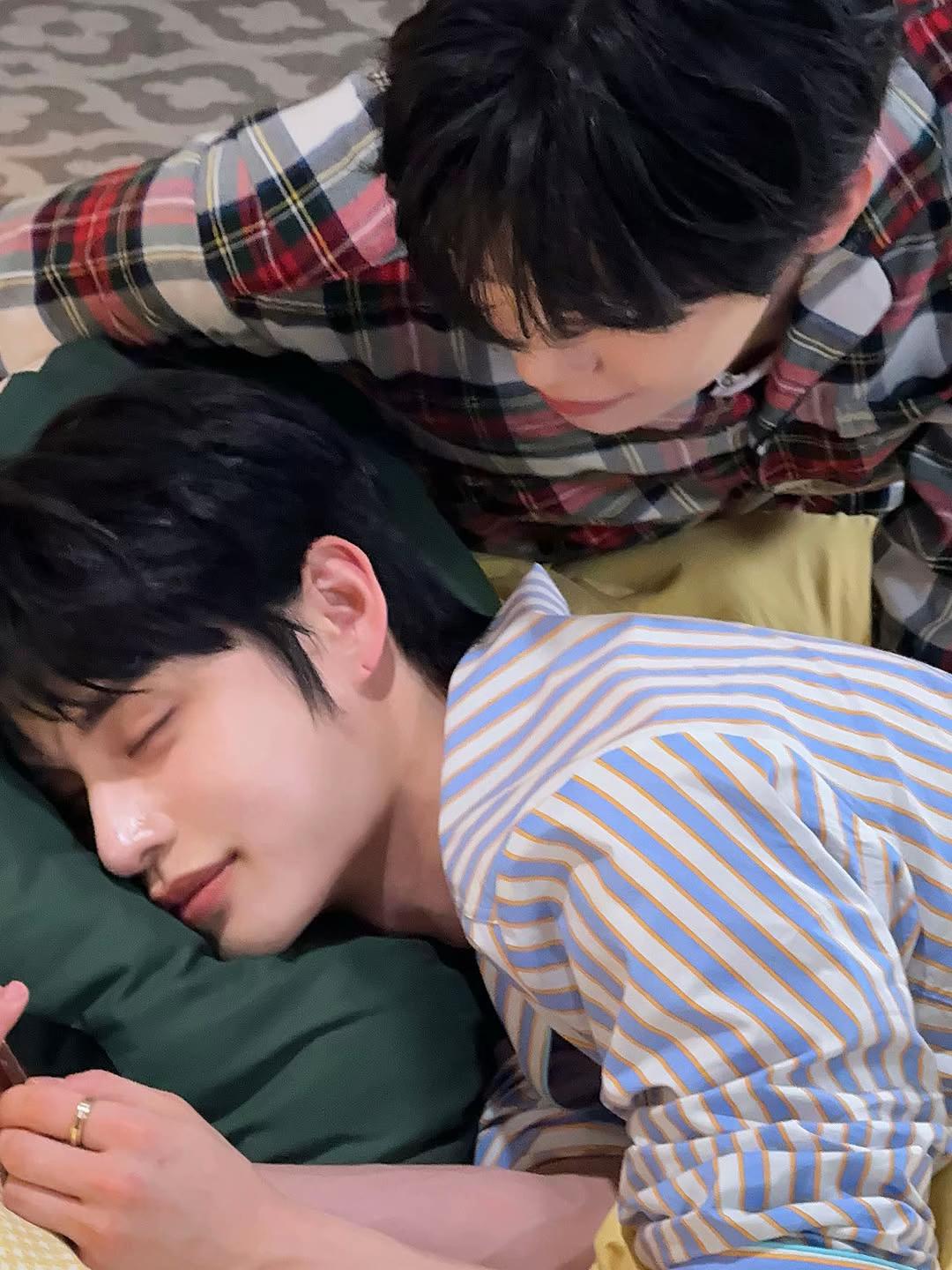 @๐ฆ๐ฅ