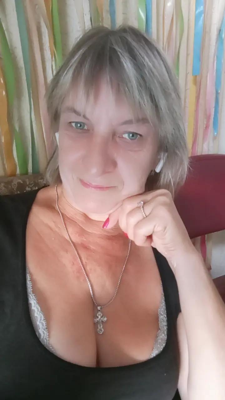@Королева бабушек тут только я!