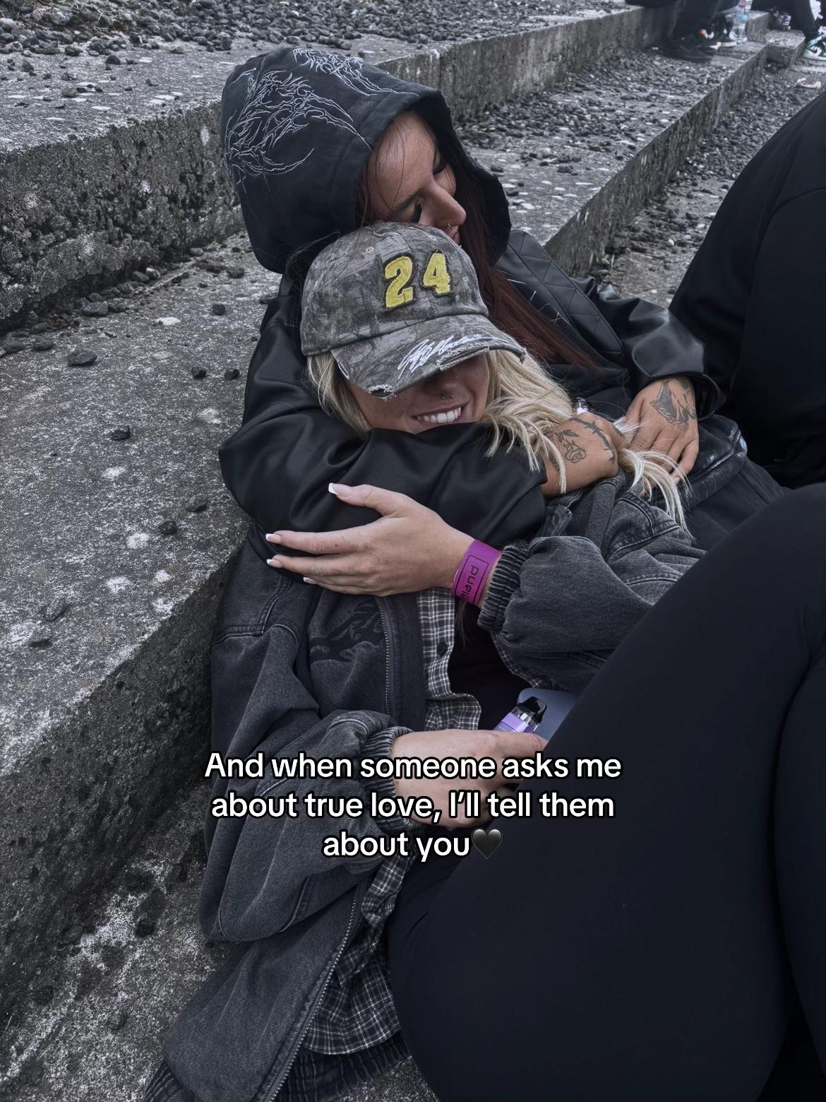 @ROBYN 🖤