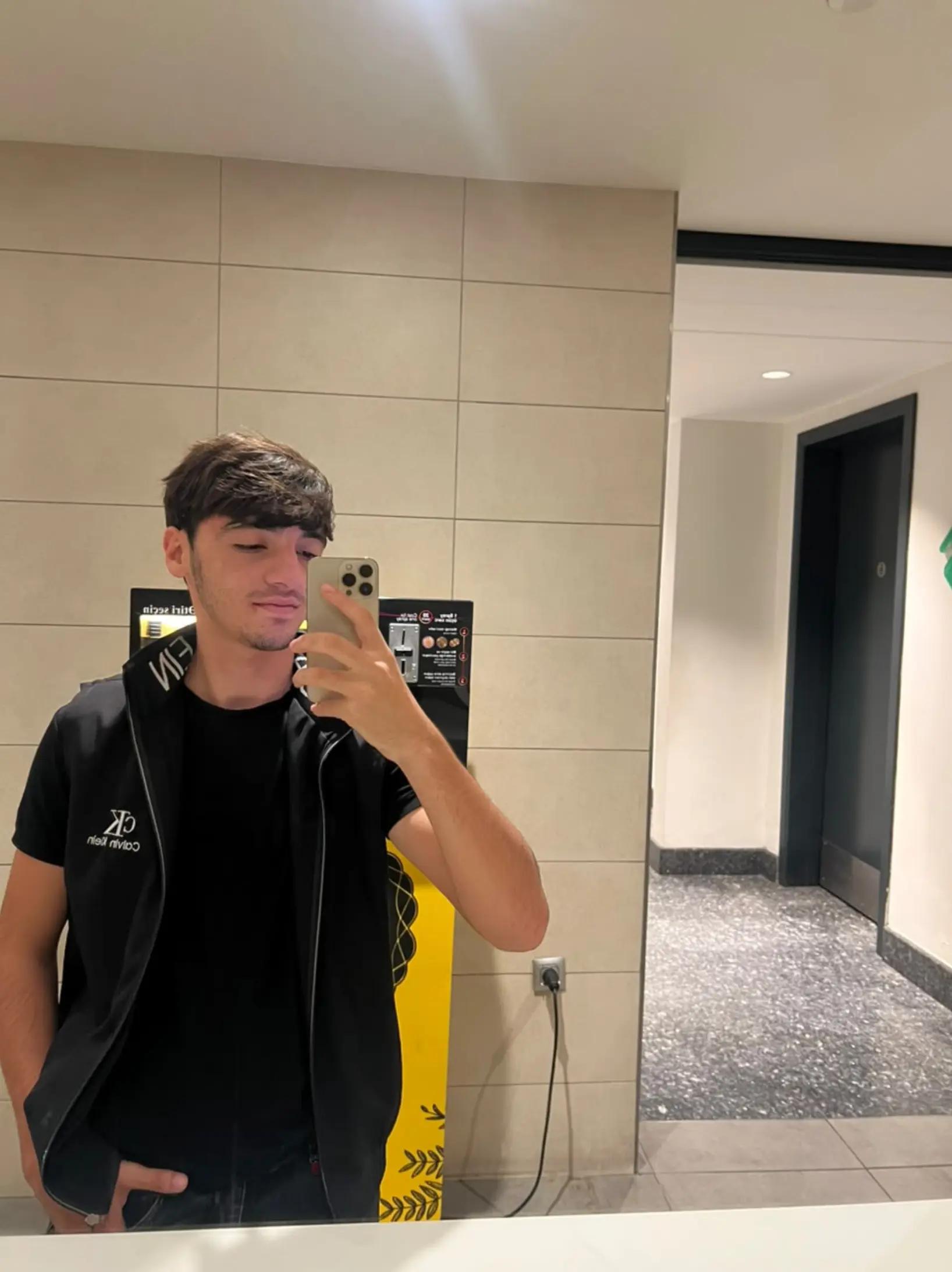 @𝑻.
