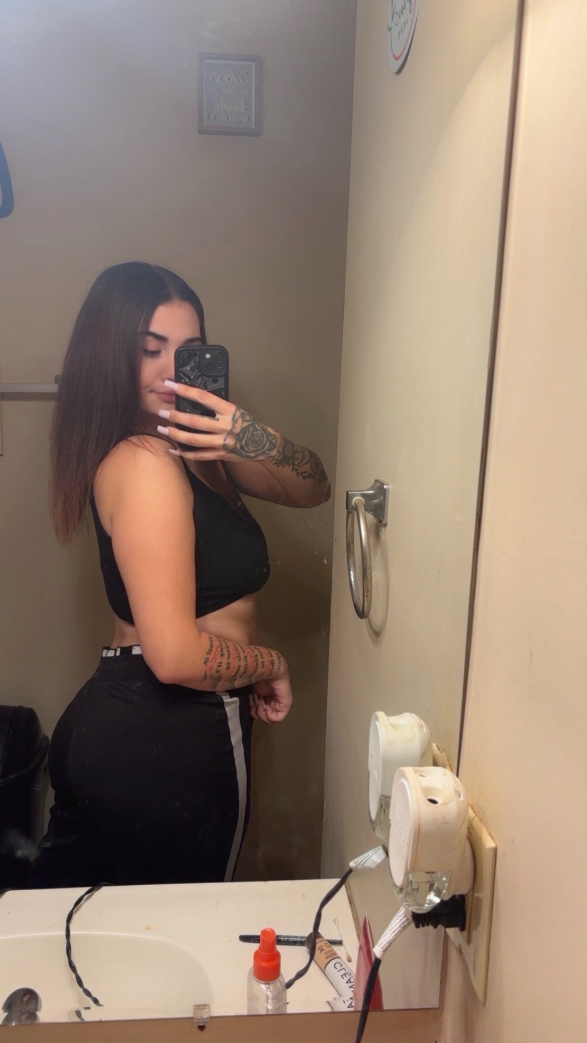 @Wh0s.lay