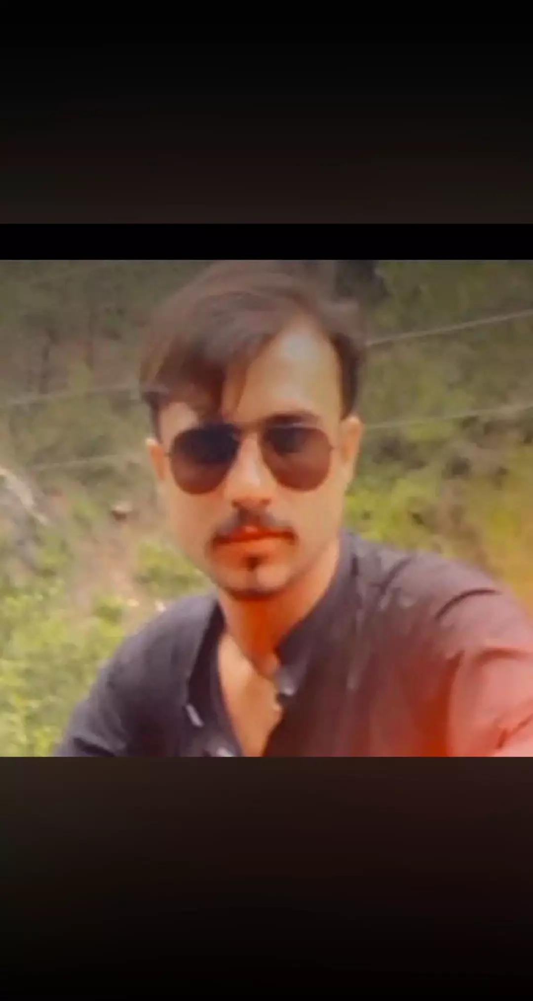 @moshen khan _m_m