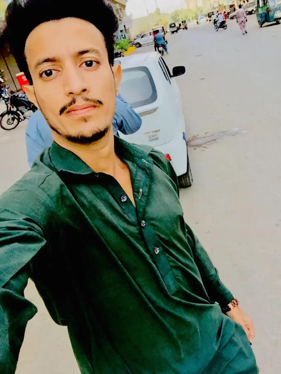 @Handsome_Larka786