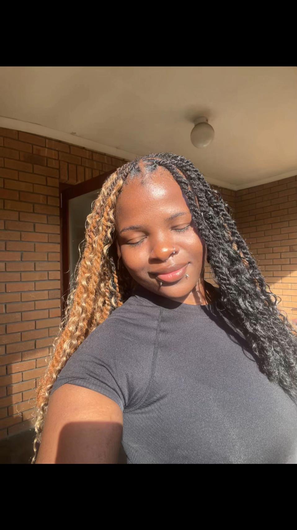 @Tshidi