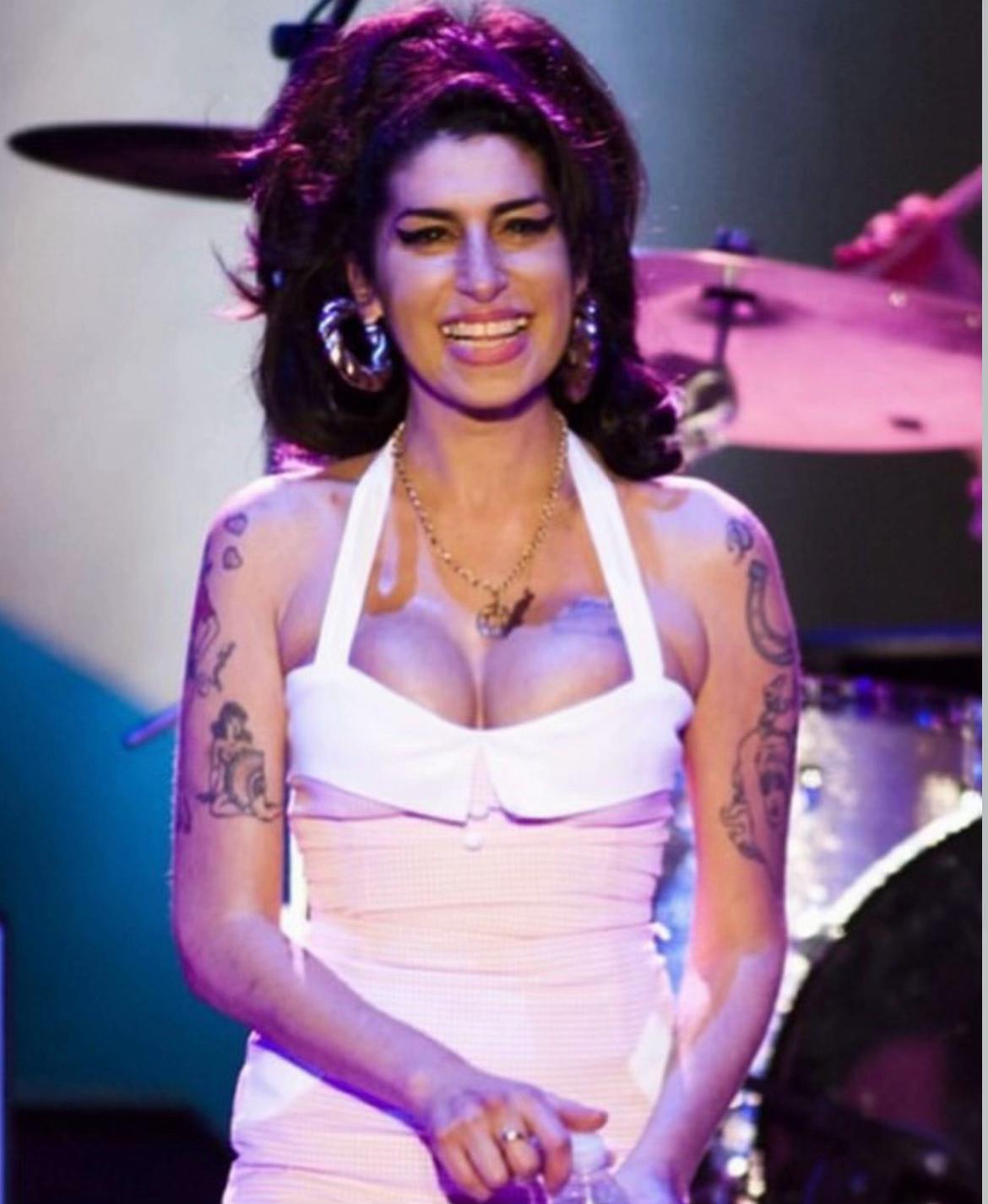 @amy_backtoblack
