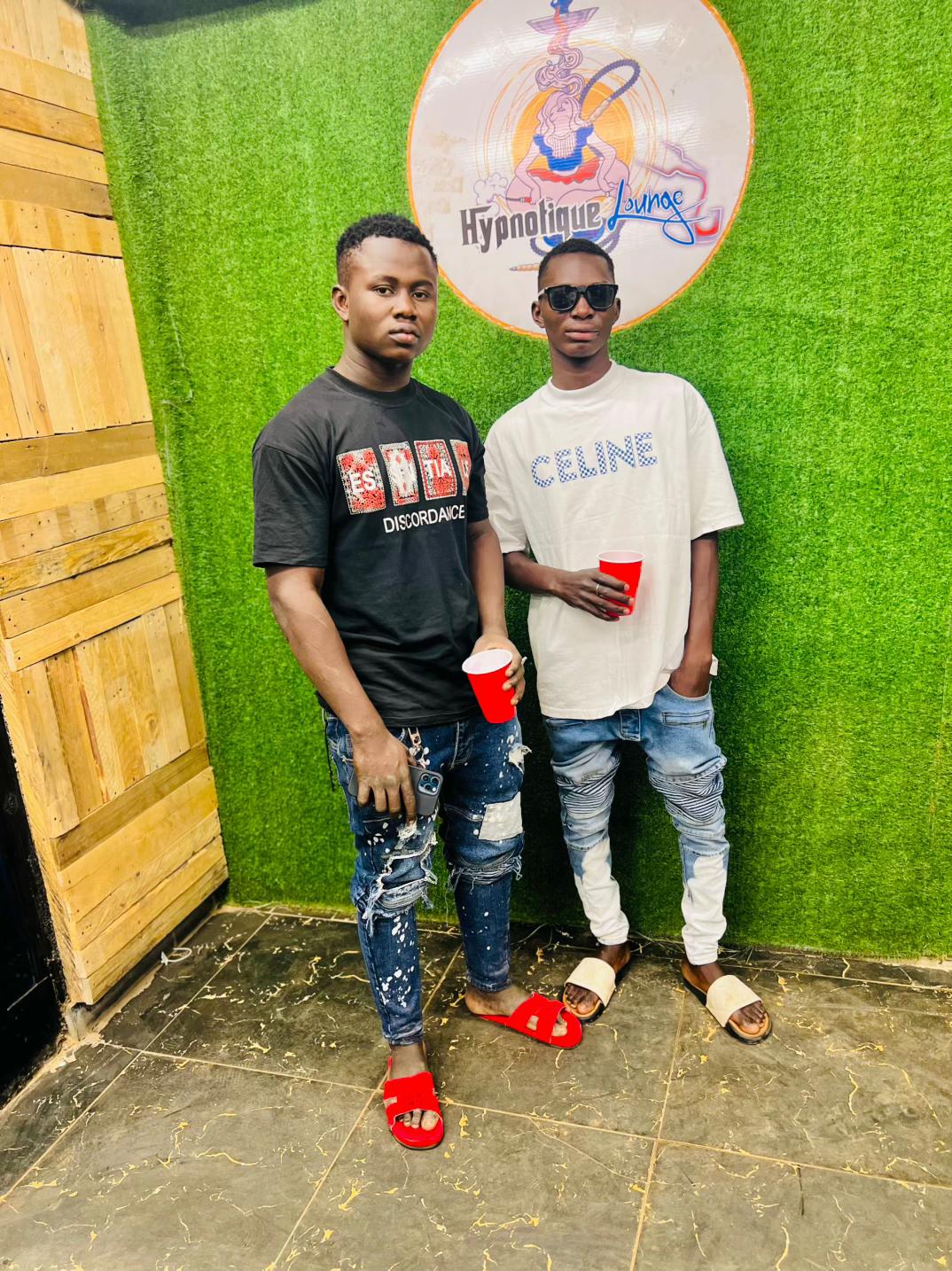 @Mhd Tmtr ❤️🥰🍾🍾🍸💵💸