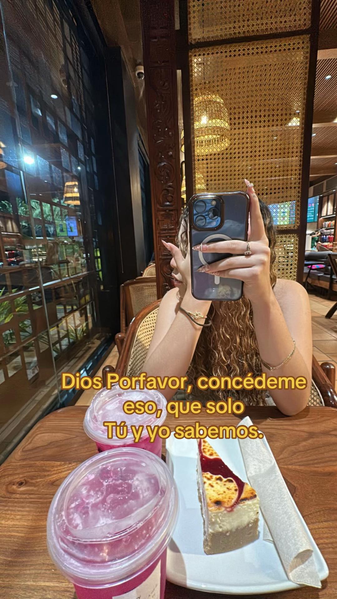 @Ana Munguia