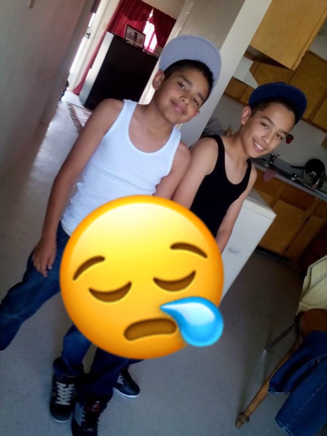 @La BrOwNeYeZ