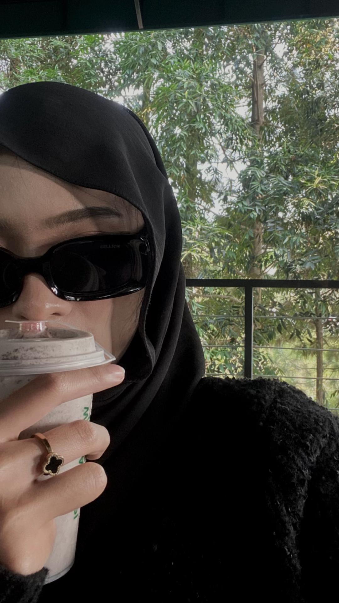 @نبيلة