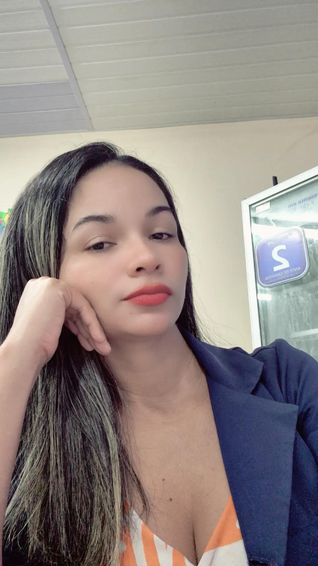 @Fab&iacute;ola Valente