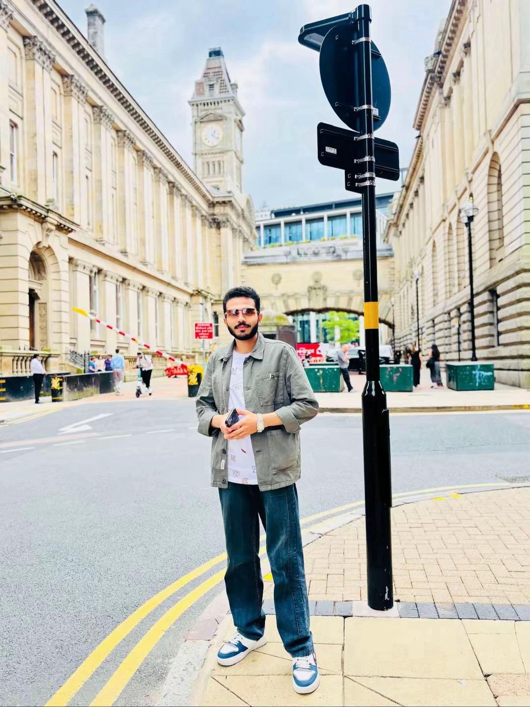 @Sahabzada Hamza Habib🇵🇰🇬🇧
