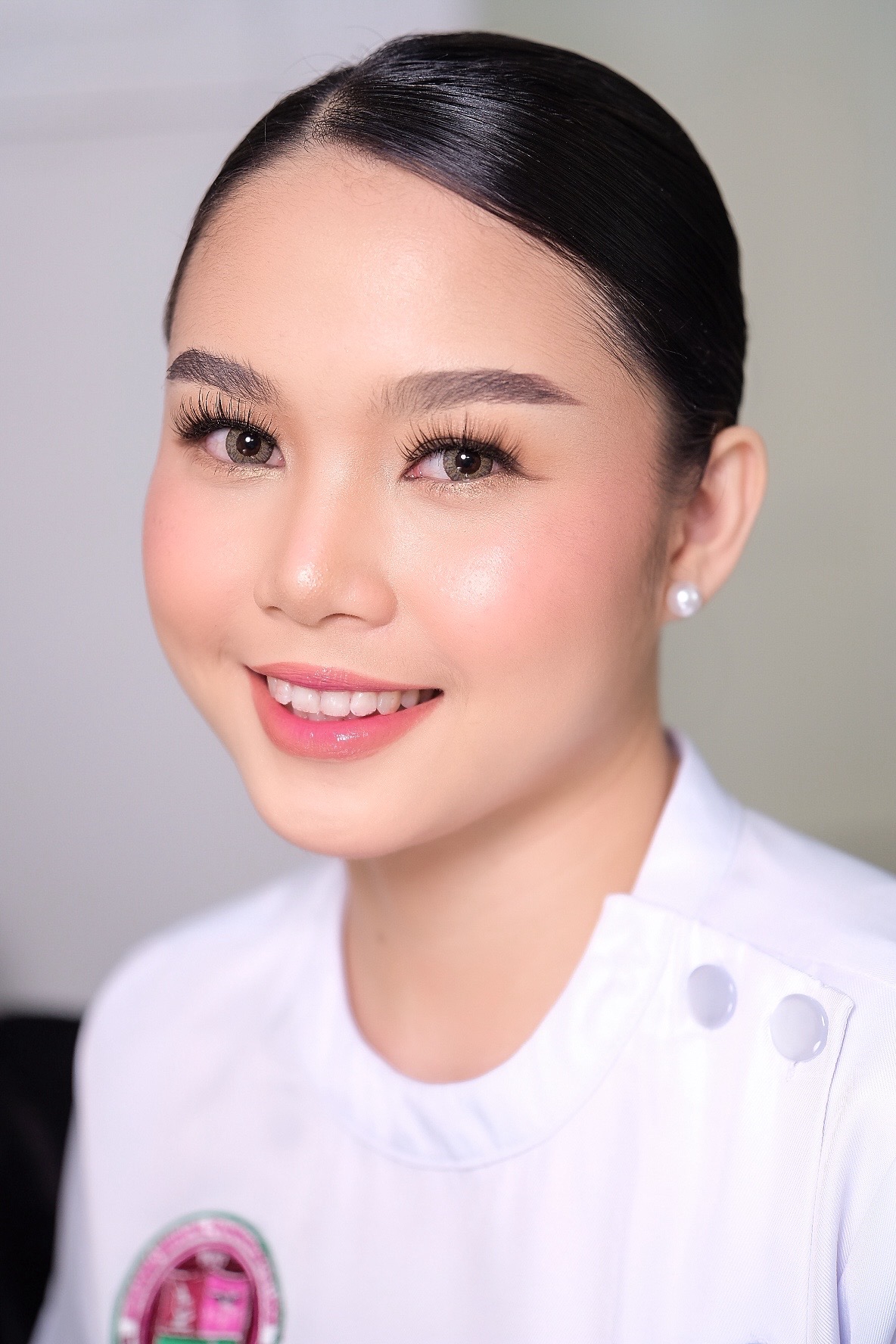@applegayemakeupartist