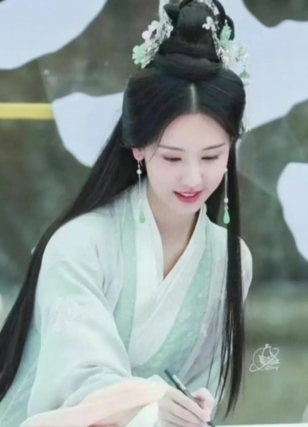 @草稿纸上的你_雾与都 Duchauda_Phouyenhoa