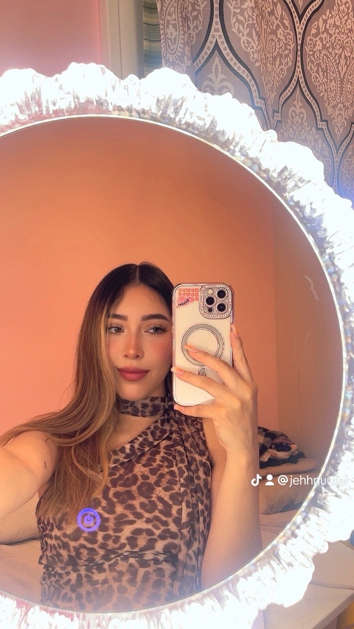 @Jehnni🌻