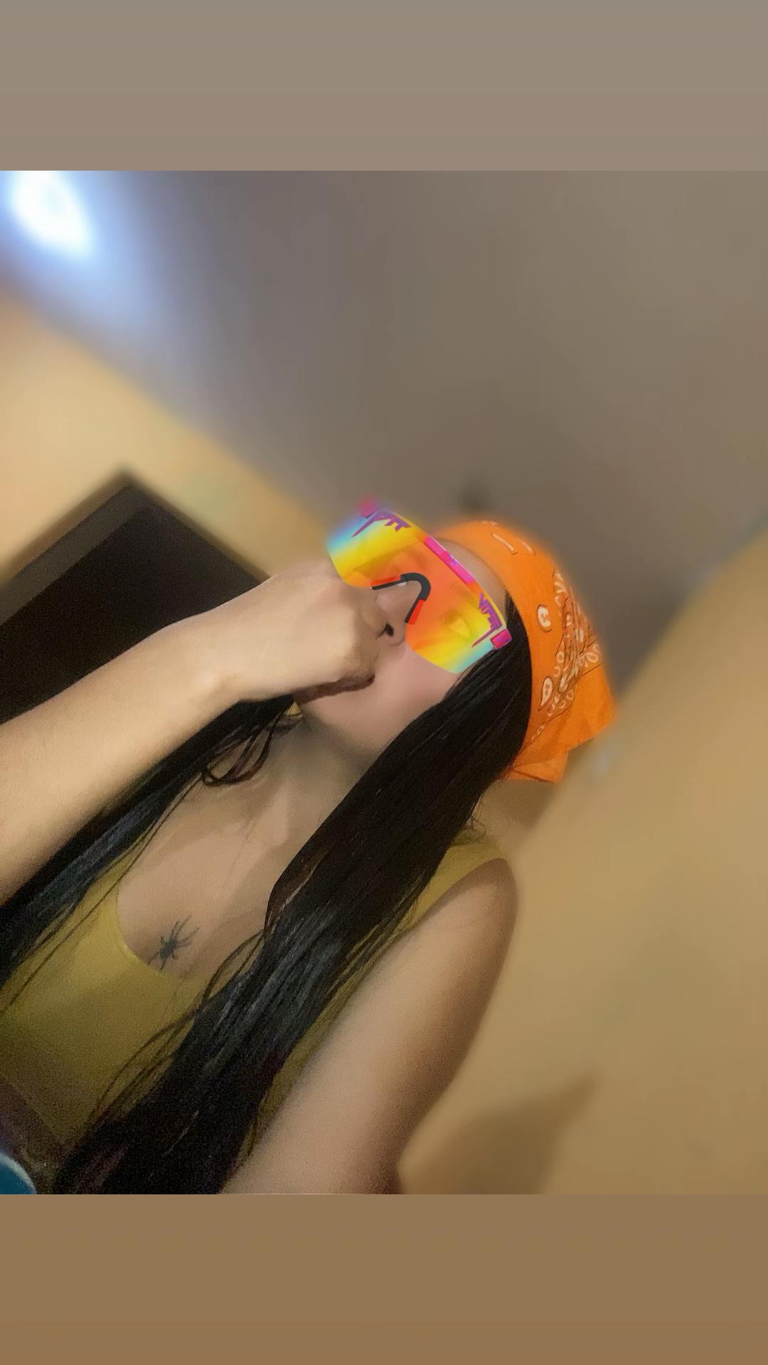 @🦦