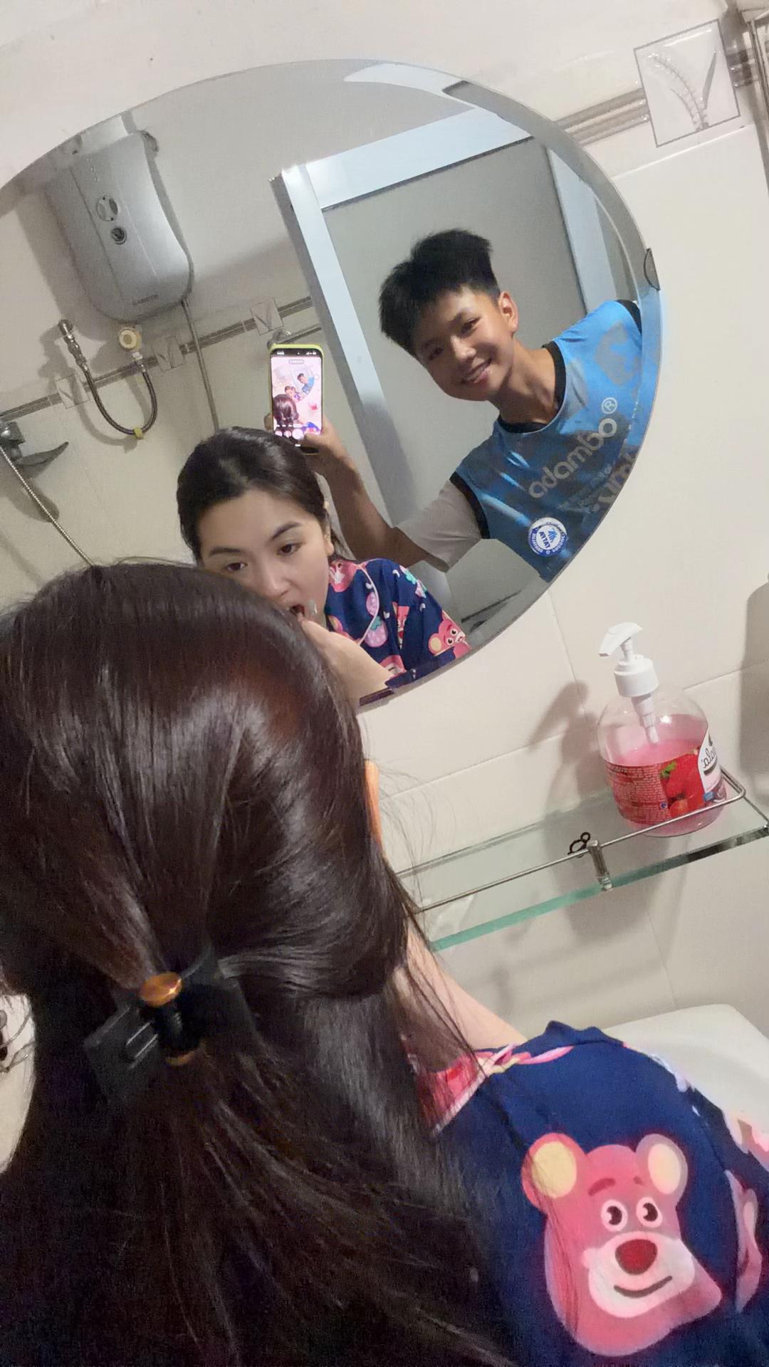 @Đẹp gái mà hay đau bao tử